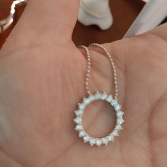 Crystal pendant necklace - Picture 6 of 6